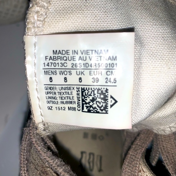 Converse All Stars in olive green, mens size 6! - Picture 3 of 5